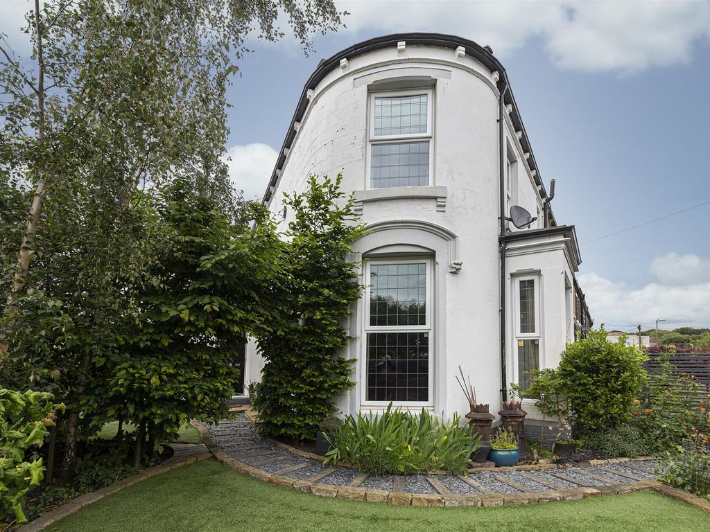 3 bed end terrace house for sale in Quarmby Road, Quarmby, Huddersfield