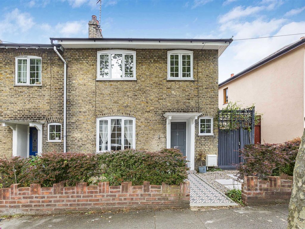 3 bed end terrace house to rent in Cheltenham Road, Leyton, London E10