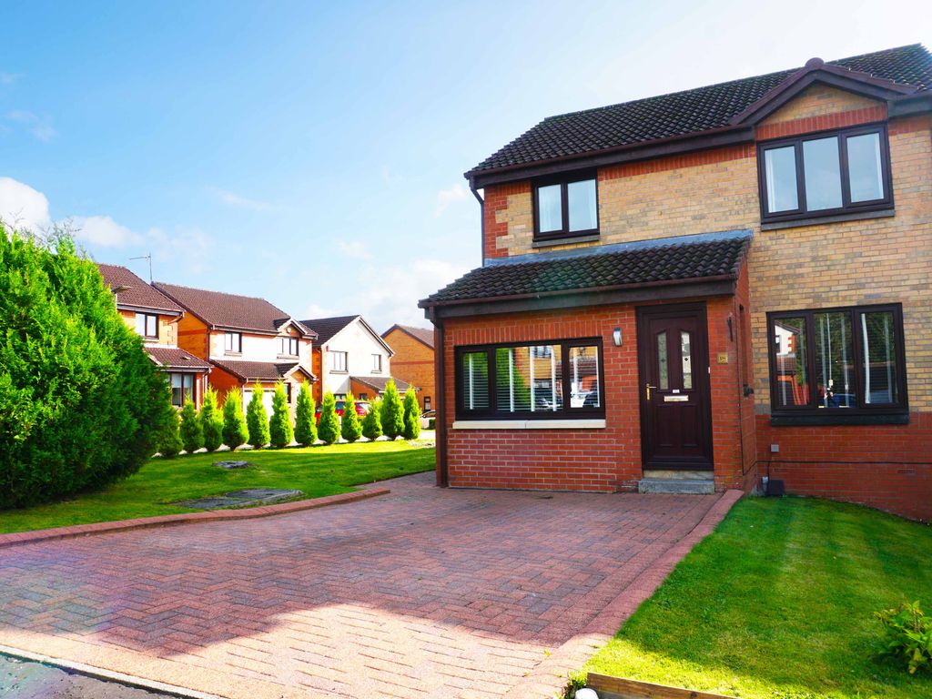 4 bed semidetached house for sale in Dunnottar Crescent, Stewartfield