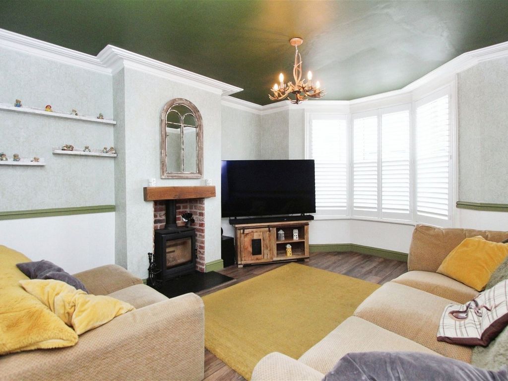 3 bed detached house for sale in Bartram Road, Totton SO40, £300,000