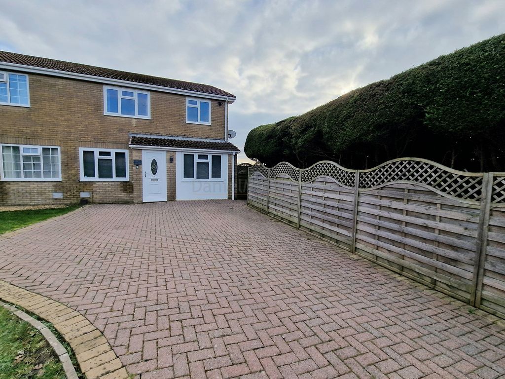 3 bed semidetached house for sale in Hunters Ridge, Brackla, Bridgend