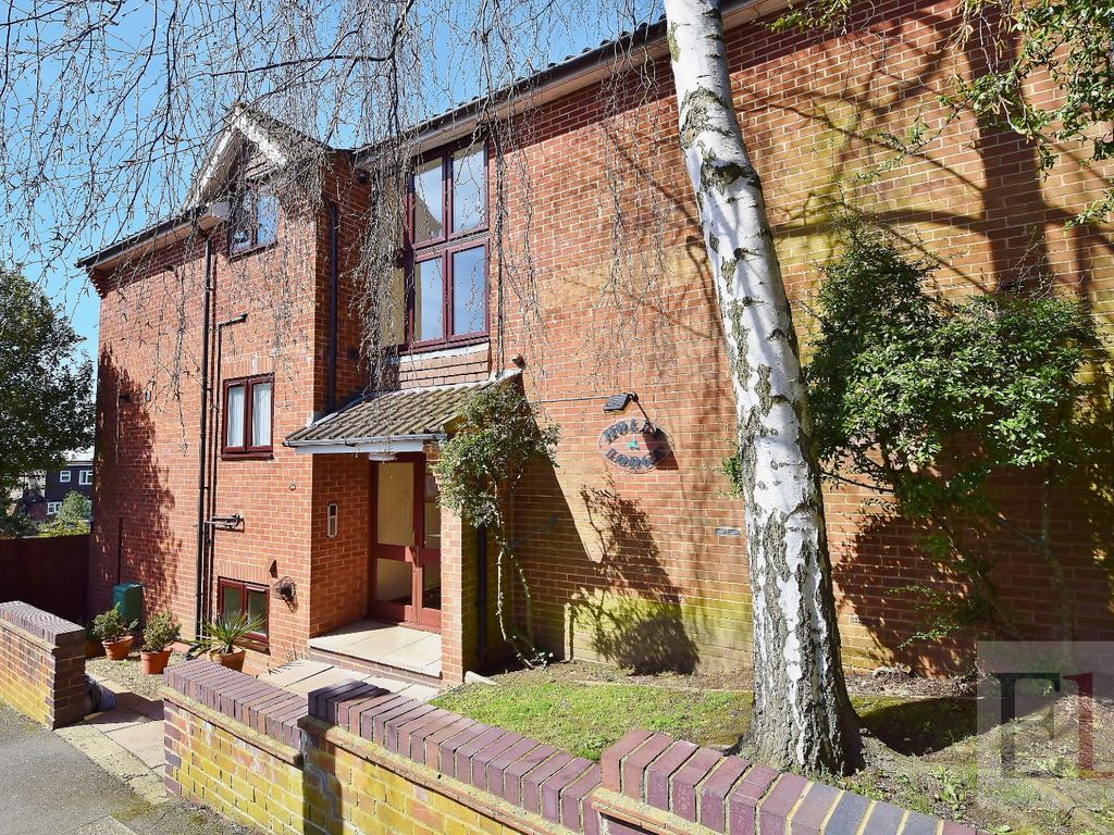 Studio to rent in Holly Lodge, Brooke Avenue, Harrow, Greater London