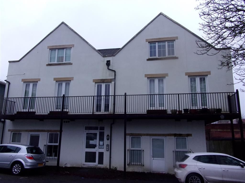 2 bed flat to rent in Pennings Road, Tidworth SP9, £850 pcm Zoopla