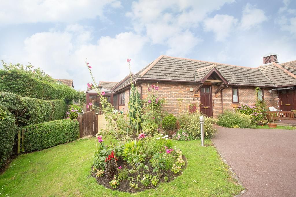 2 bed property for sale in Alexandra Road, Heathfield, East Sussex TN21