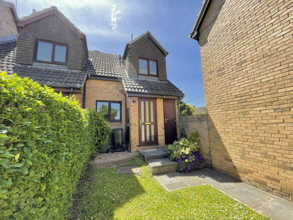 1 bed property to rent in Kingfisher Close, Thornbury, South