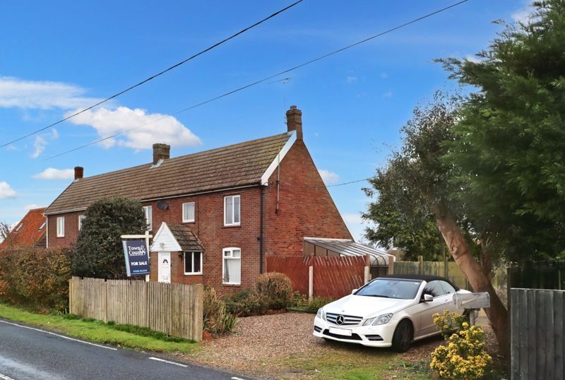 3 bed property for sale in Bentley Road, Little Bromley, Manningtree