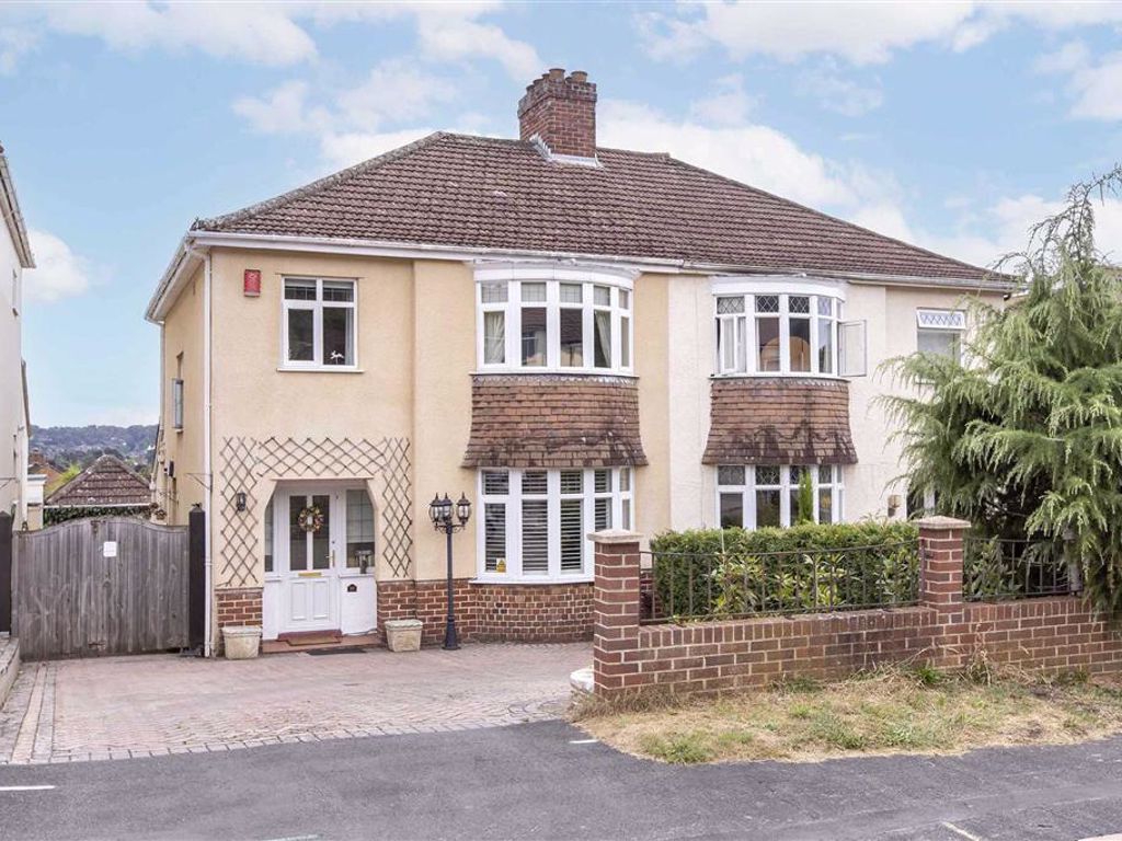 3 bed semidetached house for sale in Arbutus Drive, Coombe Dingle