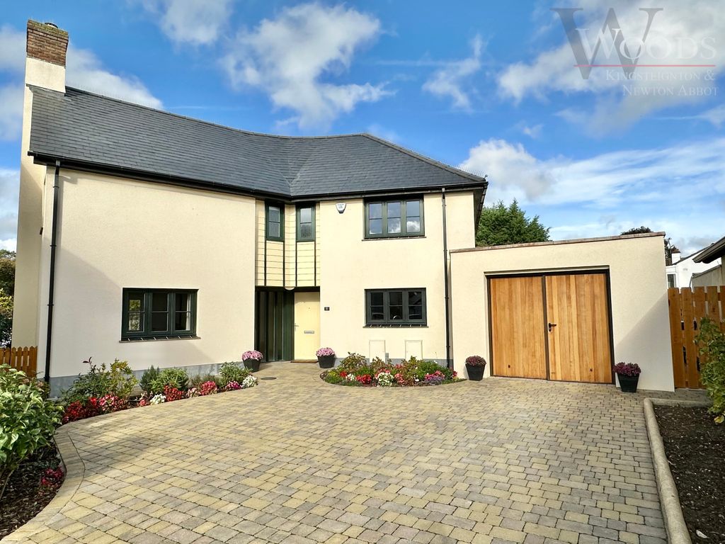 4 bed detached house for sale in Well Close, Kingsteignton, Newton