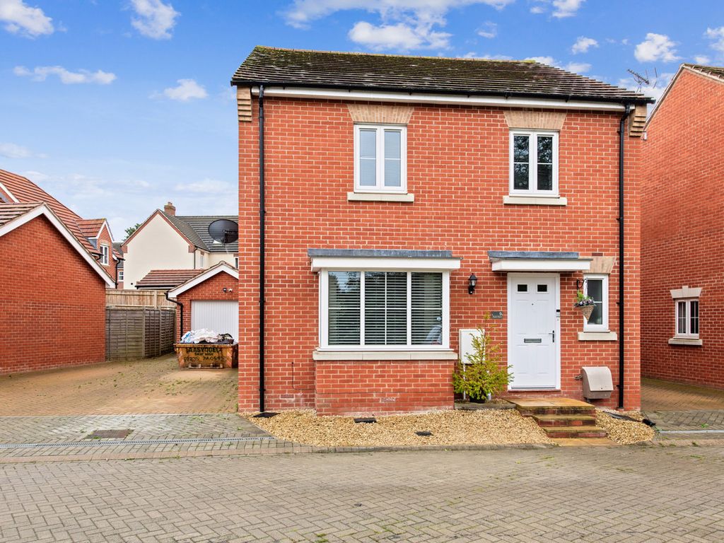 4 bed detached house for sale in Roach Bank, Wantage OX12, £450,000