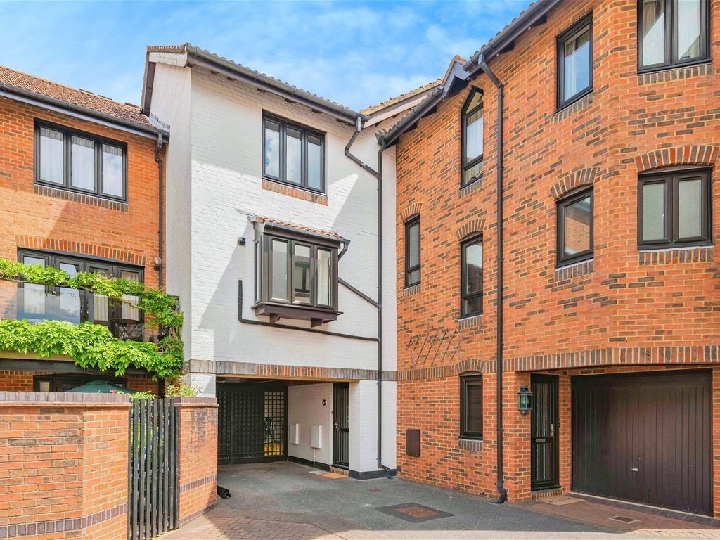 3 bed terraced house for sale in Moorhead Court, Channel Way, Ocean