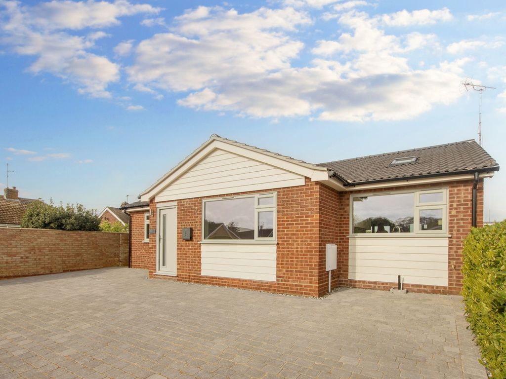 3 bed detached bungalow for sale in Rolfe Crescent, Heacham, King's