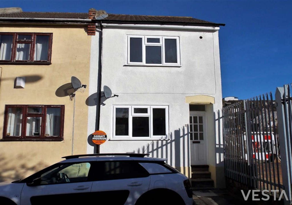 2 bed end terrace house for sale in First Avenue, Chatham ME4 Zoopla