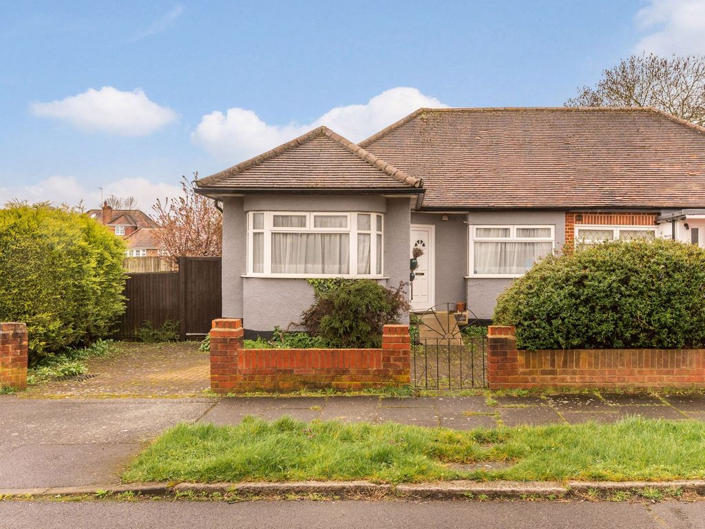 3 bed bungalow for sale in Ashdale Grove, Stanmore HA7 Zoopla
