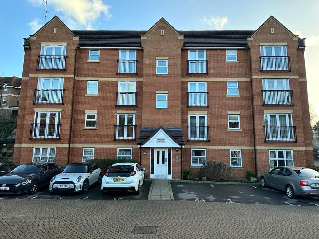 2 bed flat for sale in Walton Road, Bushey WD23, £340,000 Zoopla