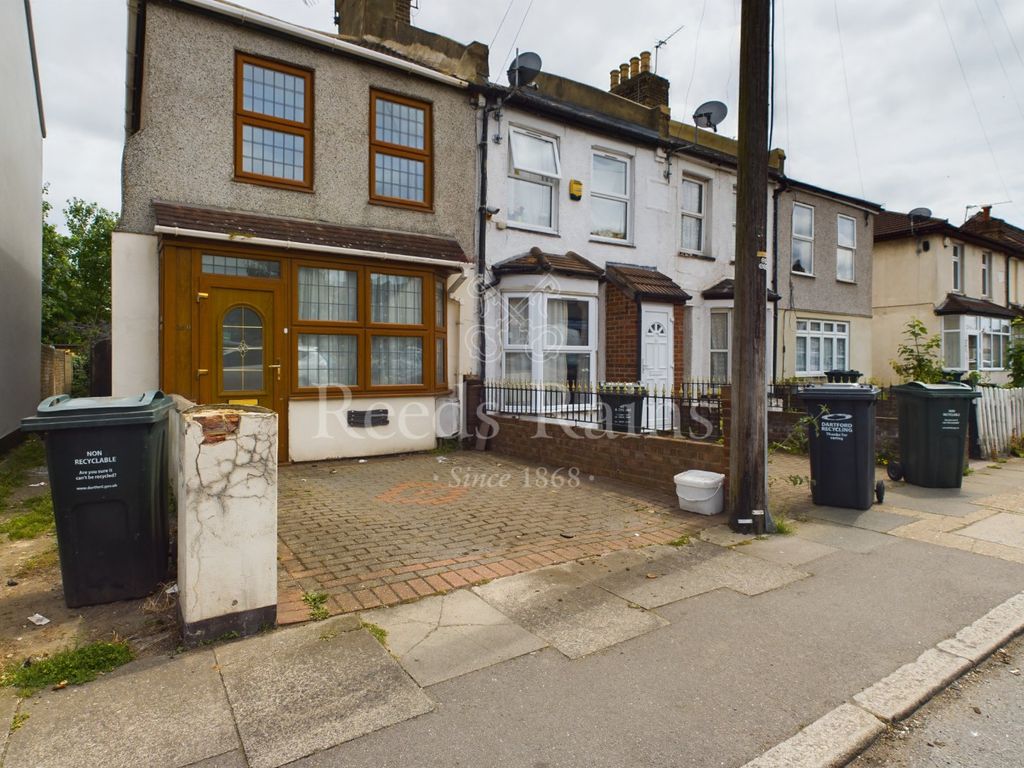 3 bed end terrace house for sale in St. Vincents Road, Dartford, Kent