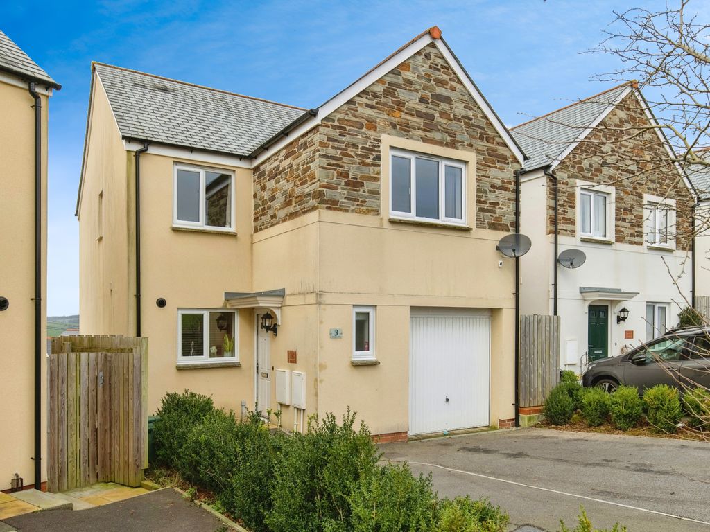 4 bed detached house for sale in Nanterrow Drive, Bodmin PL31, £325,000