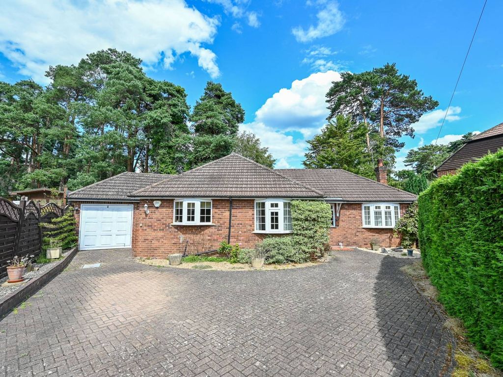 4 bed bungalow for sale in Lynwood Close, Woodham, Woking GU21 Zoopla