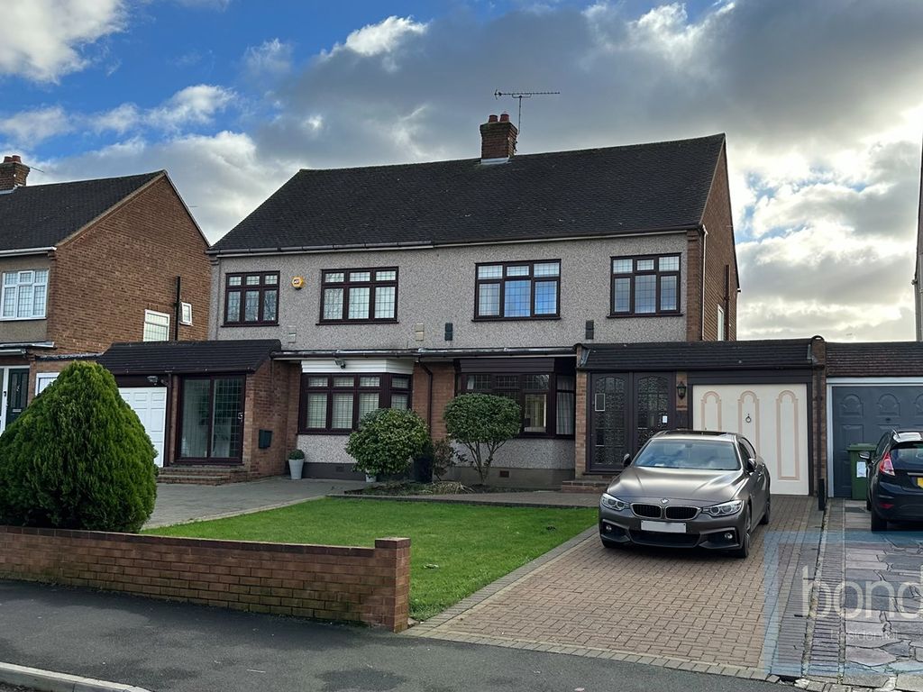 3 bed semidetached house to rent in Sackville Crescent, Romford RM3 Zoopla