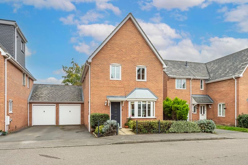 3 bed detached house for sale in The Burnhams, Aston Clinton, Aylesbury
