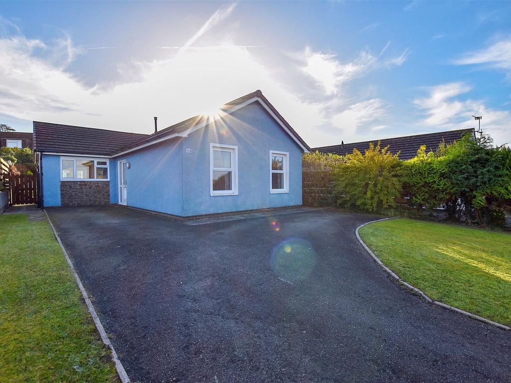 3 bed detached bungalow for sale in Millfields Close, Pentlepoir