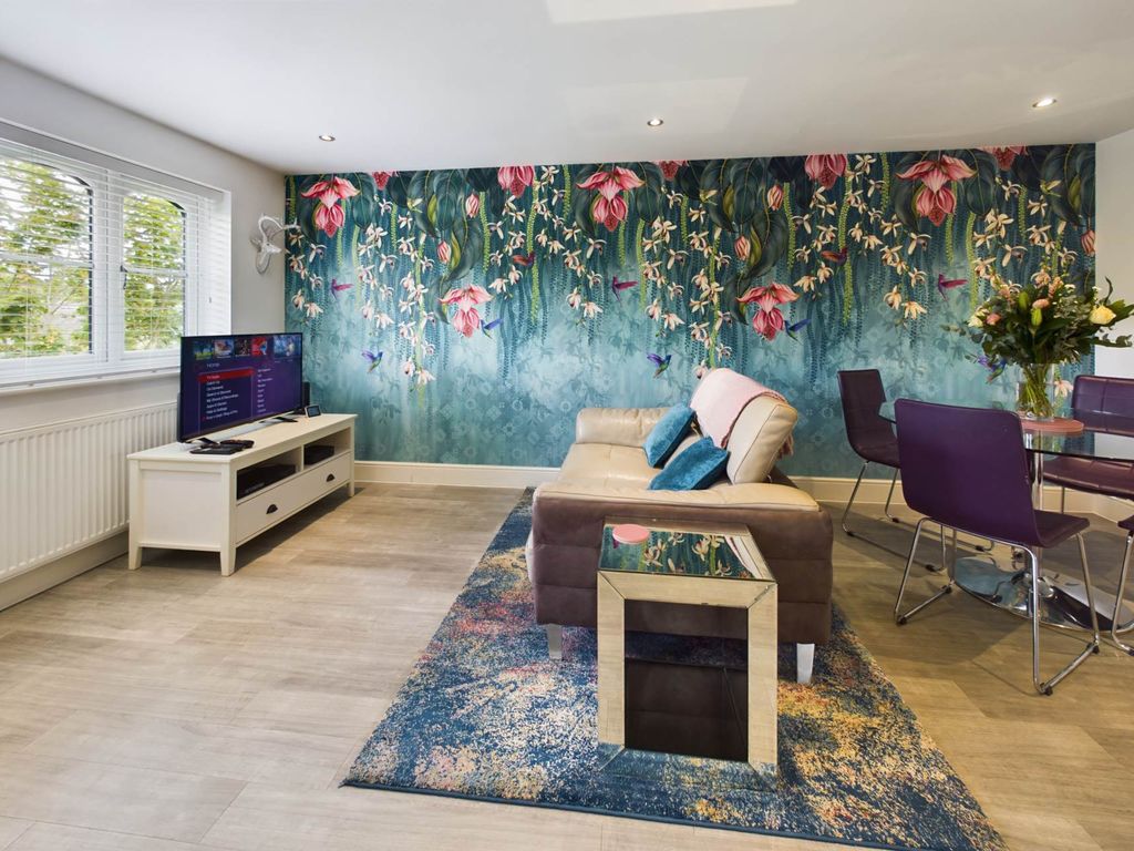 1 bed flat for sale in Old Mill Gardens, Berkhamsted HP4, £300,000 Zoopla