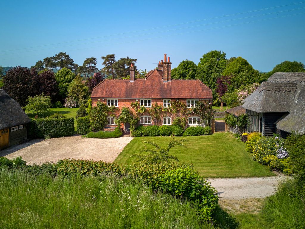 5 bed detached house to rent in Hartley Mauditt, Alton, Hampshire GU34