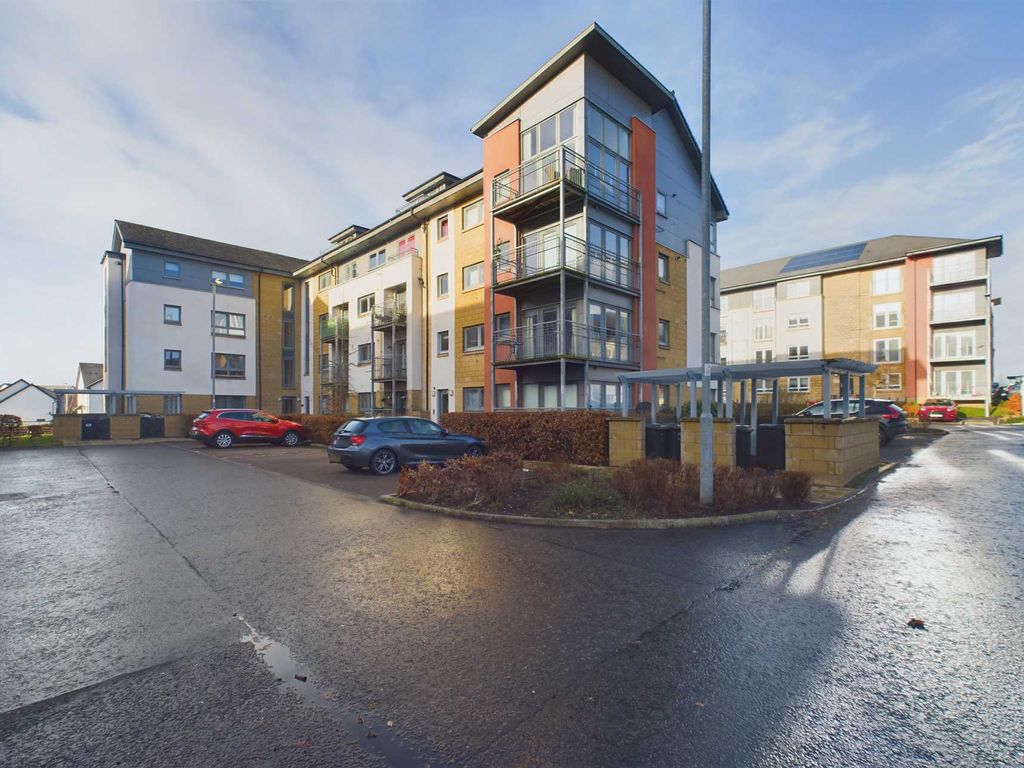 2 bed flat for sale in Leyland Road, Motherwell ML1, £140,000 Zoopla