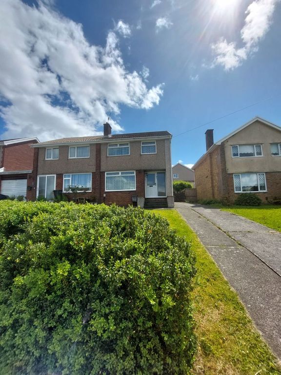 3 bed semidetached house to rent in Castle Drive, Cimla, Neath SA11, £