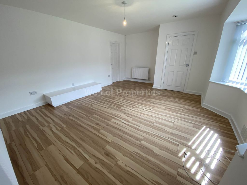 4 bed property to rent in York Road, Droylsden M43, £1,350 pcm Zoopla