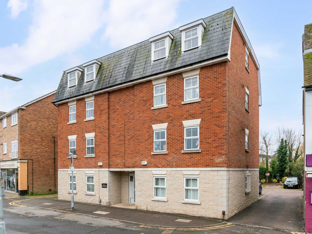 2 bed flat for sale in Caxton Lodge, Dellsome Lane, Welham Green AL9