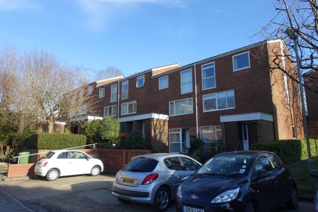 3 bed to rent in Harrison Close, Reigate RH2 Zoopla