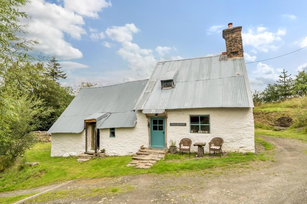 2 bed detached house for sale in Llanfaredd, Builth Wells LD2, £450,000