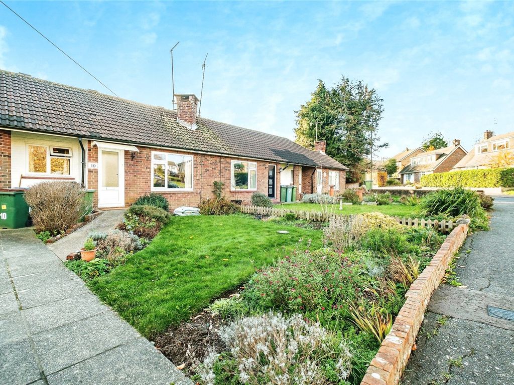 2 bed bungalow for sale in Penlands Way, Steyning, West Sussex BN44, £