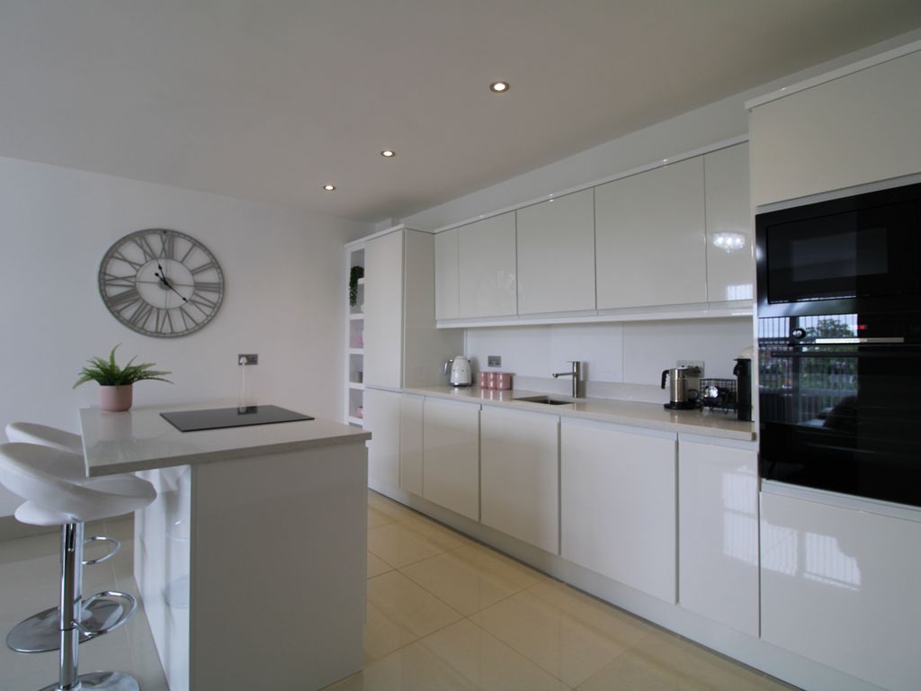 2 bed flat for sale in Stamford Street East, AshtonUnderLyne OL6, £