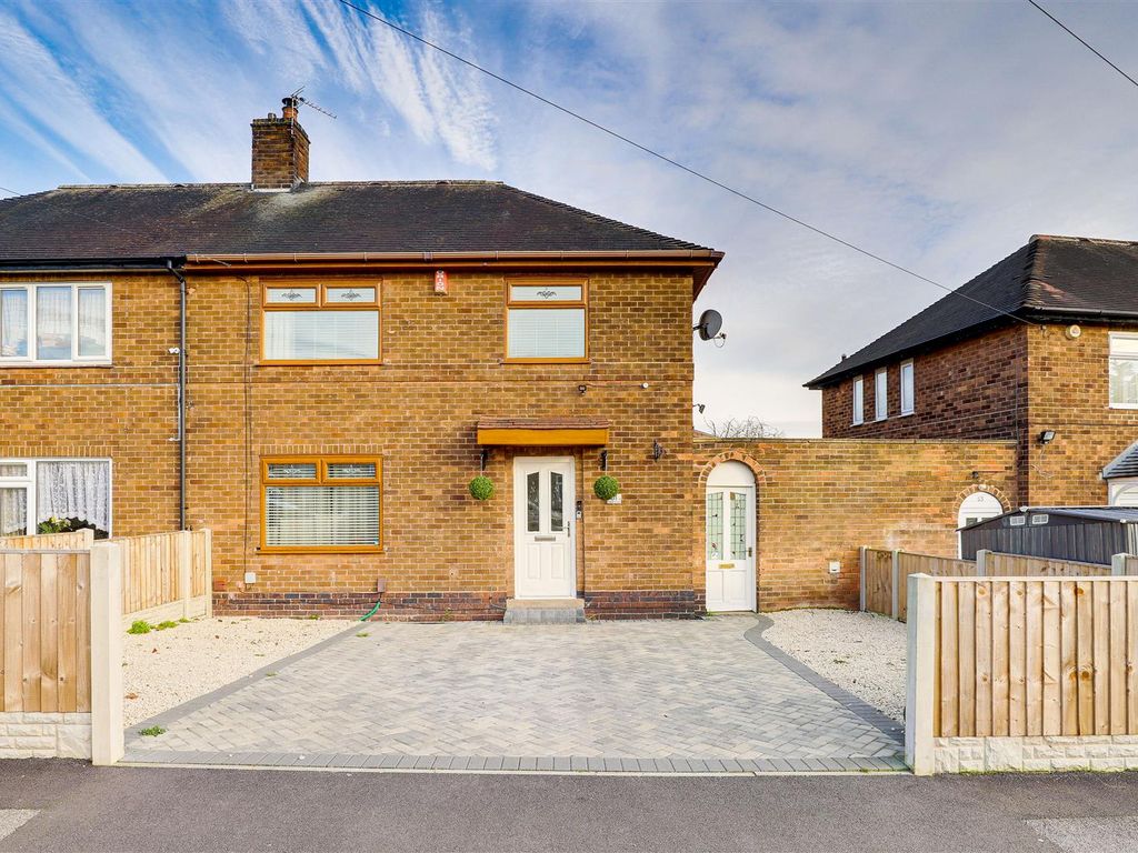 3 bed semidetached house for sale in Brinkhill Crescent, Clifton