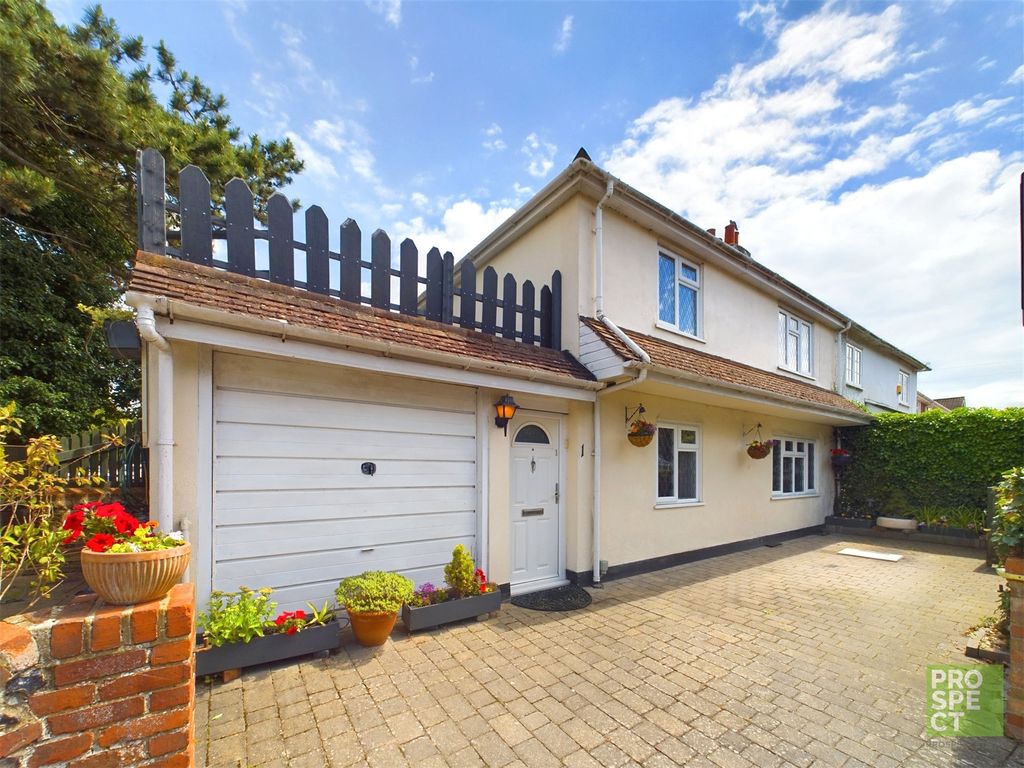 3 bed semidetached house for sale in Westborough Road, Maidenhead