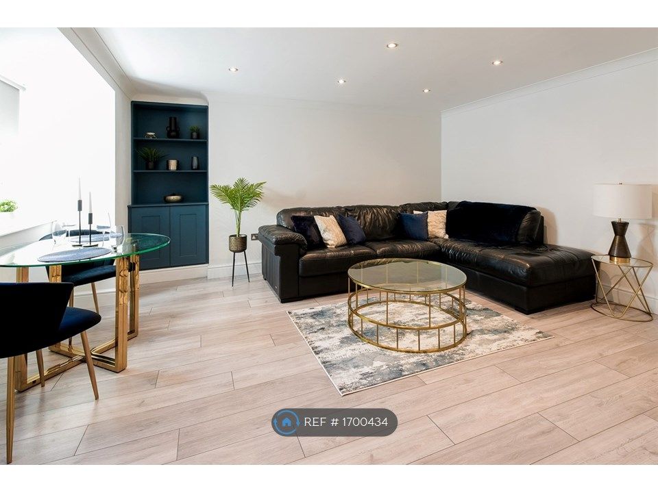 2 bed flat to rent in Fairhope Court, Salford M6 Zoopla