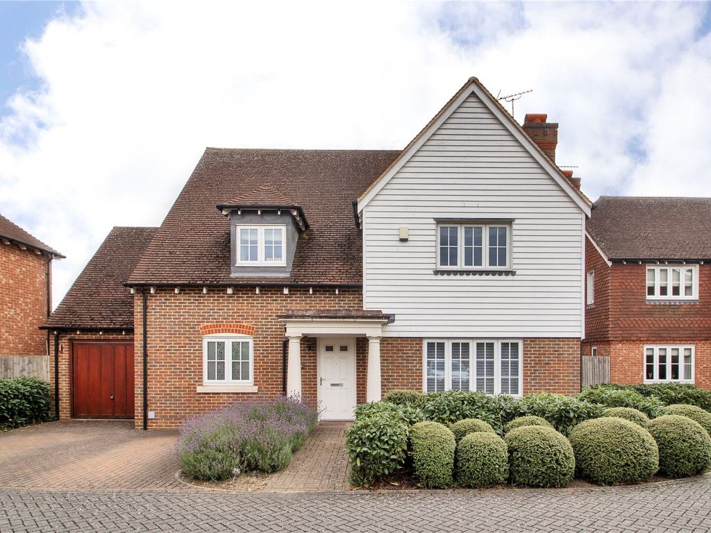 4 bed detached house for sale in Spring Head Close, Kemsing, Kent TN15