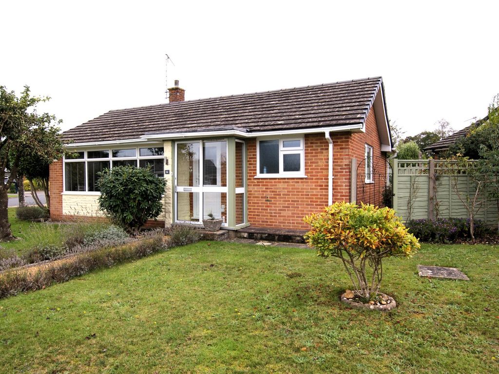 2 bed bungalow to rent in Dalkeith Road, Corfe Mullen, Wimborne, Dorset BH21, £1,350 pcm Zoopla