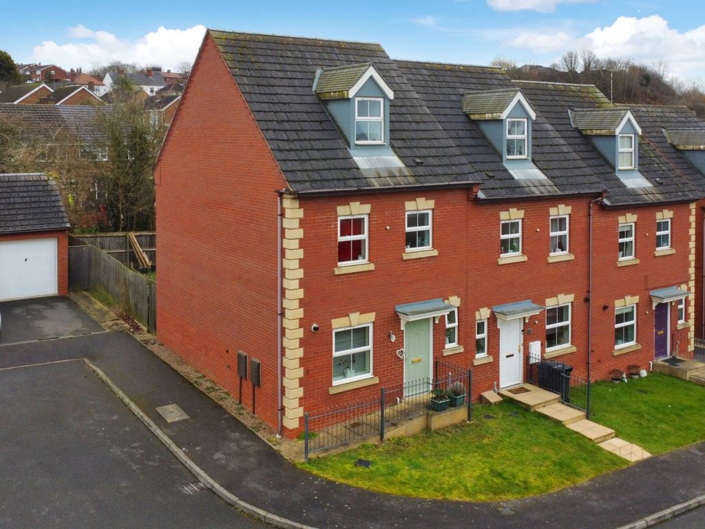 4 bed semidetached house for sale in Woodyard Close, Castle Gresley