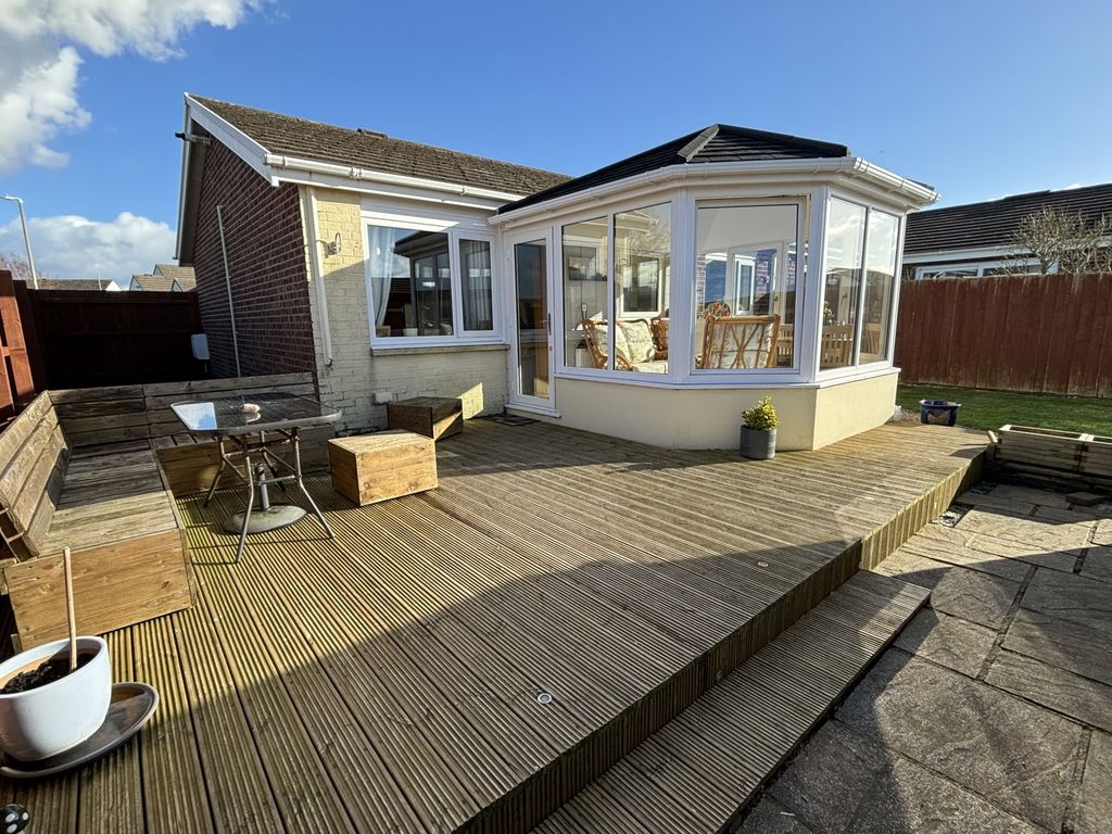 3 bed bungalow for sale in Fleming Way, Neyland, Milford Haven SA73, £