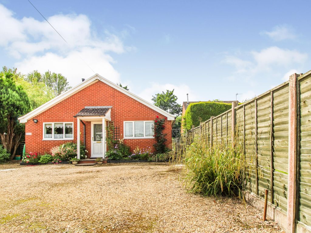 2 bed bungalow for sale in Alcester Road, Hollywood, Birmingham B47