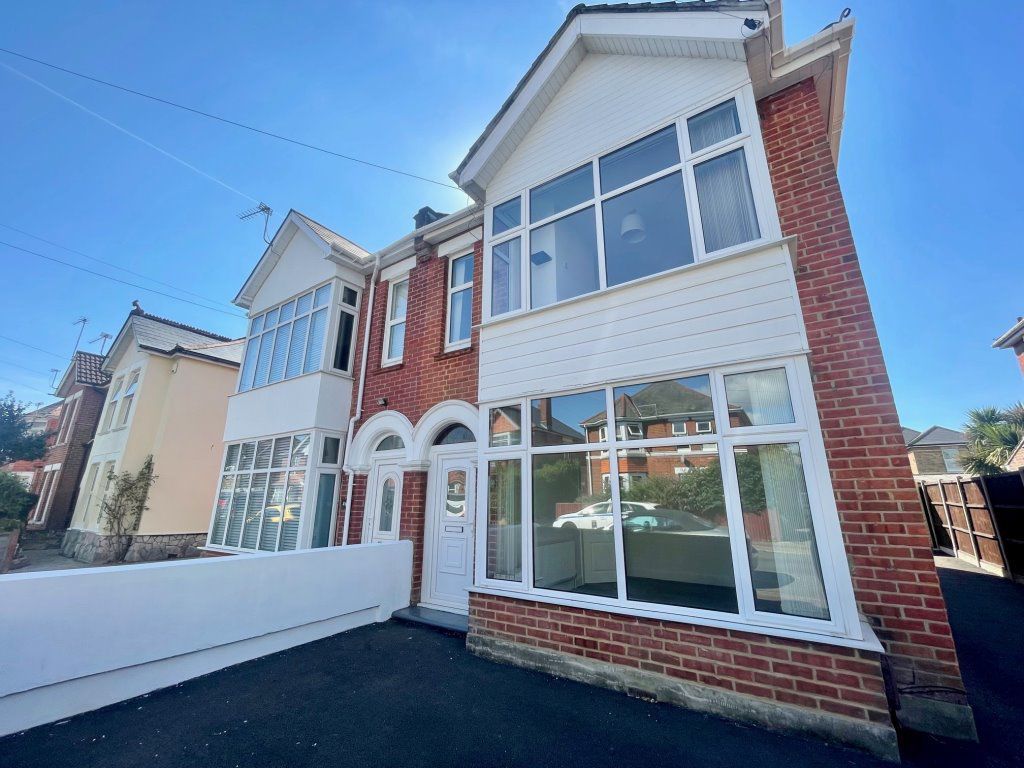 4 bed property to rent in Shelbourne Road, Bournemouth BH8, £1,950 pcm