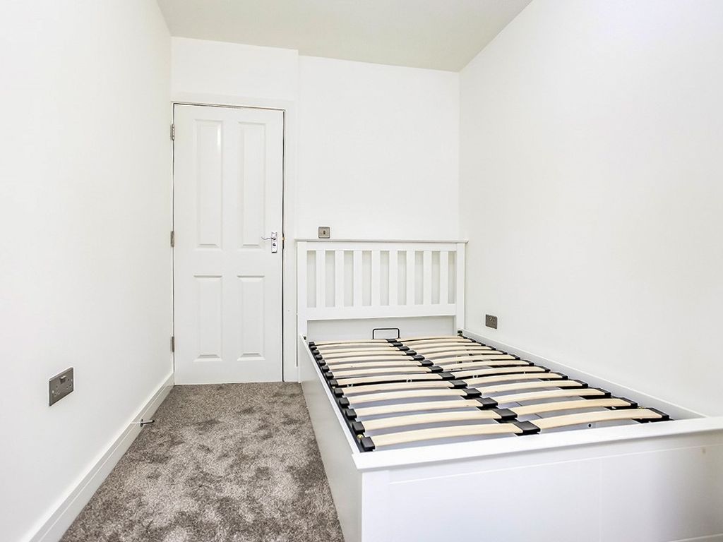 Studio to rent in Albert Road North, Watford WD17, £675 pcm Zoopla