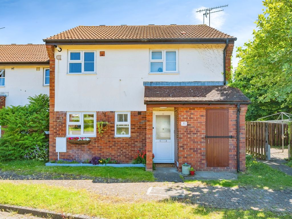 1 bed property for sale in Lincoln Close, Welwyn Garden City AL7, £