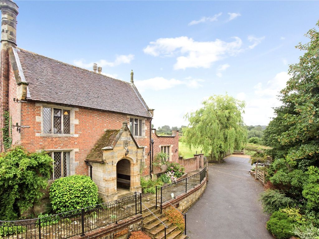 4 bed semidetached house for sale in High Street, Hartfield TN7, £