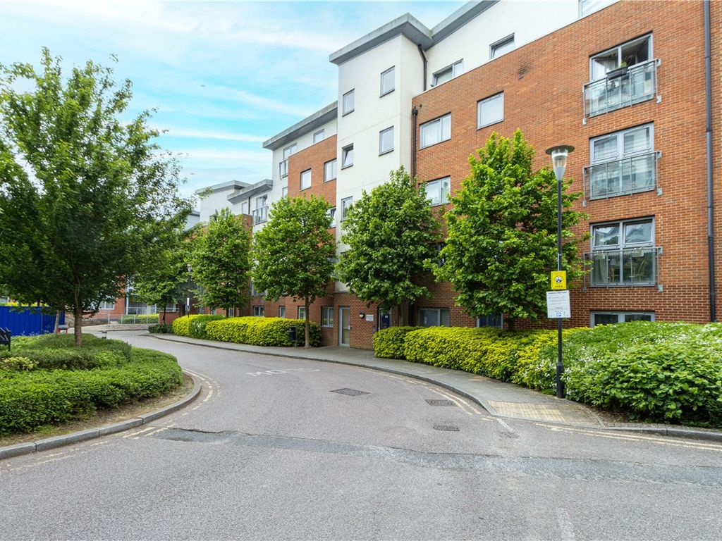2 bed flat for sale in Charrington Place, St. Albans, Hertfordshire AL1