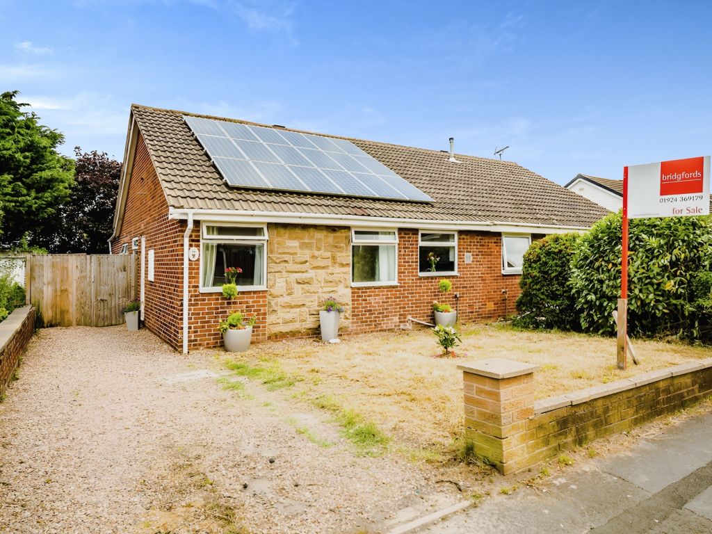 3 bed bungalow for sale in Hollingthorpe Avenue, Hall Green, Wakefield