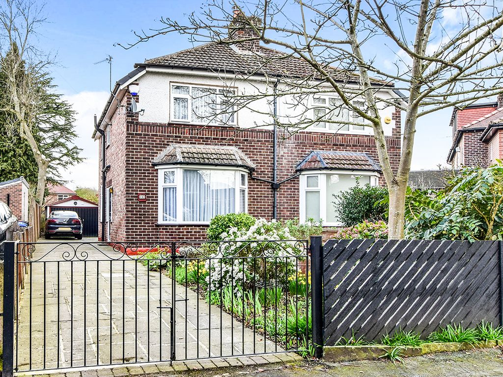 3 bed semidetached house for sale in Broad Road, Sale, Greater