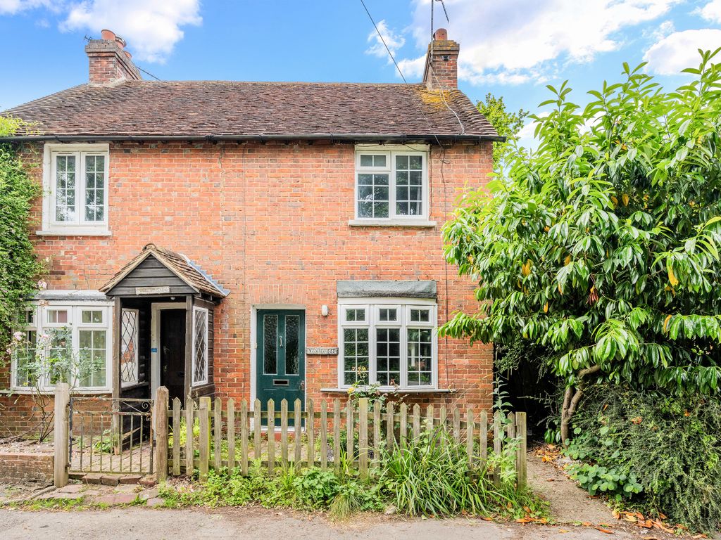 2 bed semidetached house to rent in West Street, Dormansland